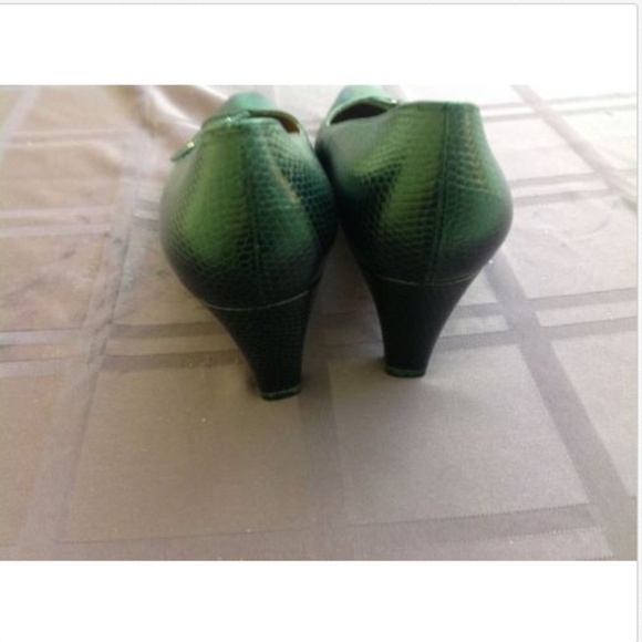 Salvatore Ferragamo Leather Black Pumps SZ 8.5 B - Picture 6 of 8